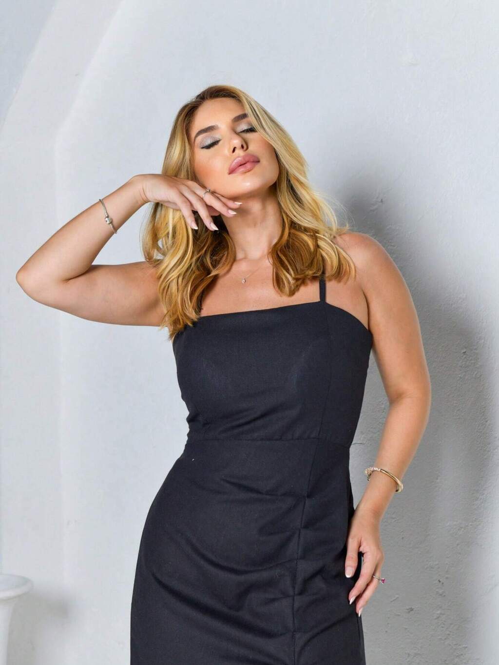 Vestido Longo Com Fenda Sem Manga Forrado Bojo